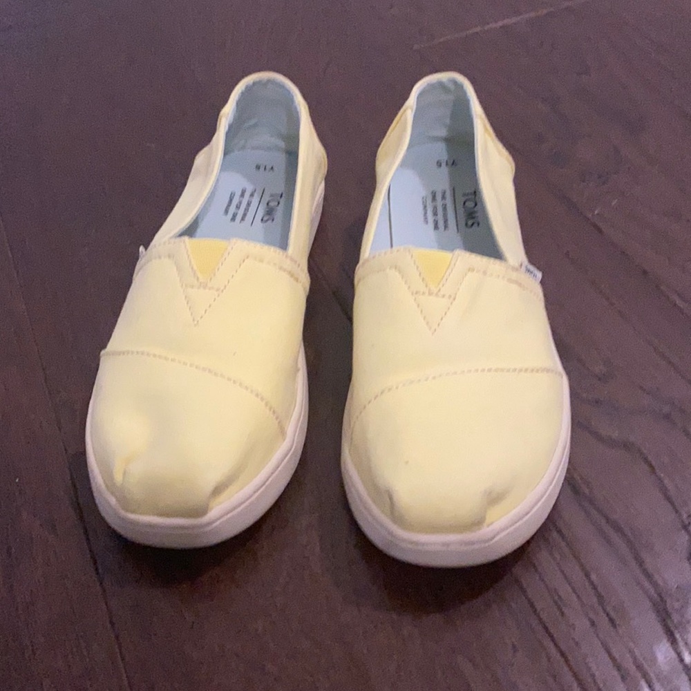 Girls yellow Toms 1.5